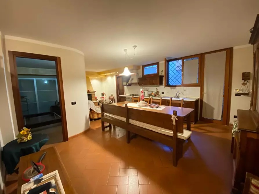 Immagine 11 di Villetta a schiera in vendita  a Carmignano