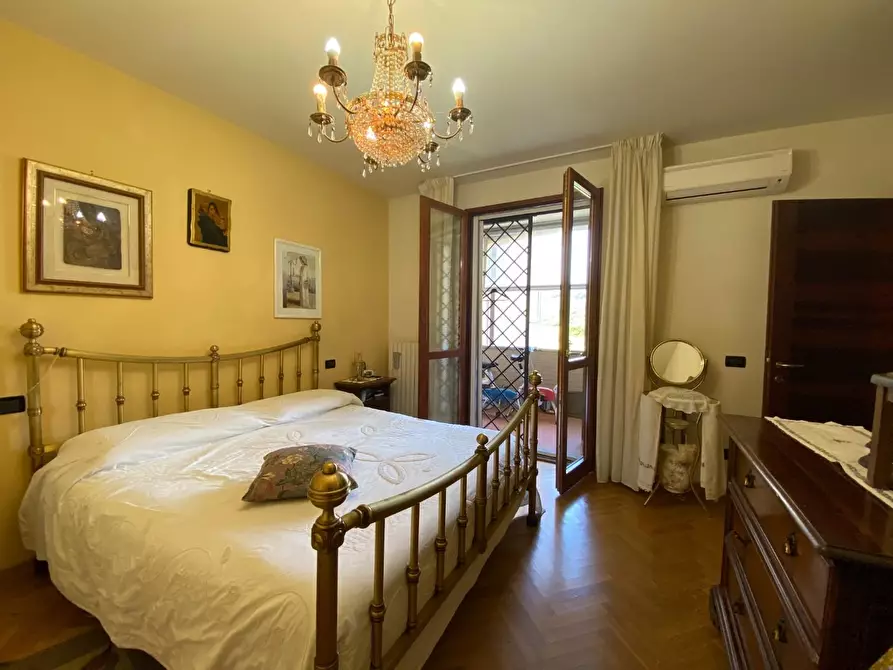 Immagine 19 di Villetta a schiera in vendita  a Carmignano