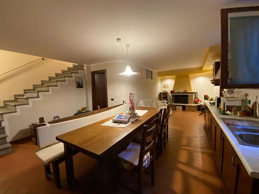 Immagine 10 di Villetta a schiera in vendita  a Carmignano