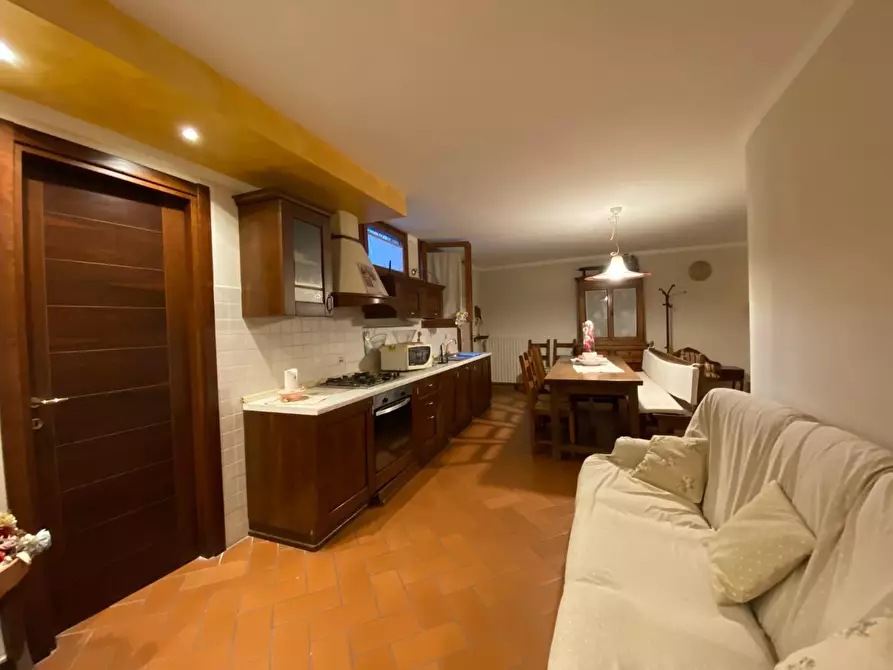 Immagine 13 di Villetta a schiera in vendita  a Carmignano