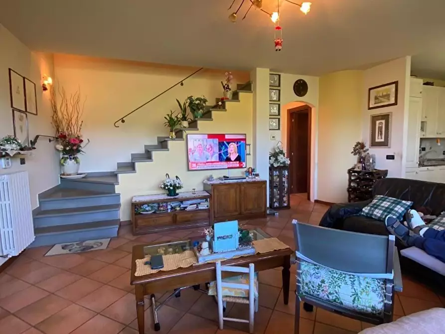 Immagine 3 di Villetta a schiera in vendita  a Carmignano