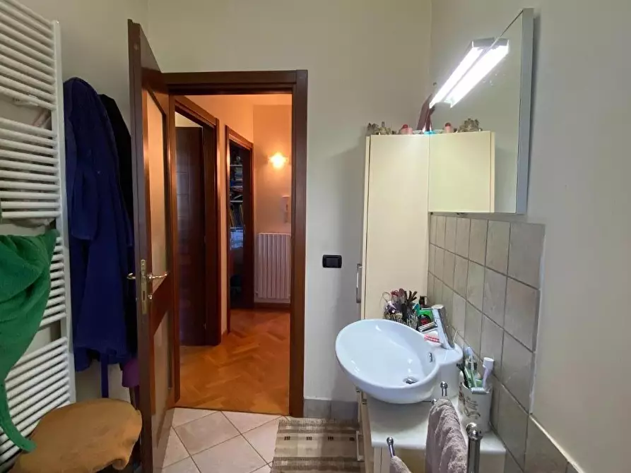 Immagine 22 di Villetta a schiera in vendita  a Carmignano