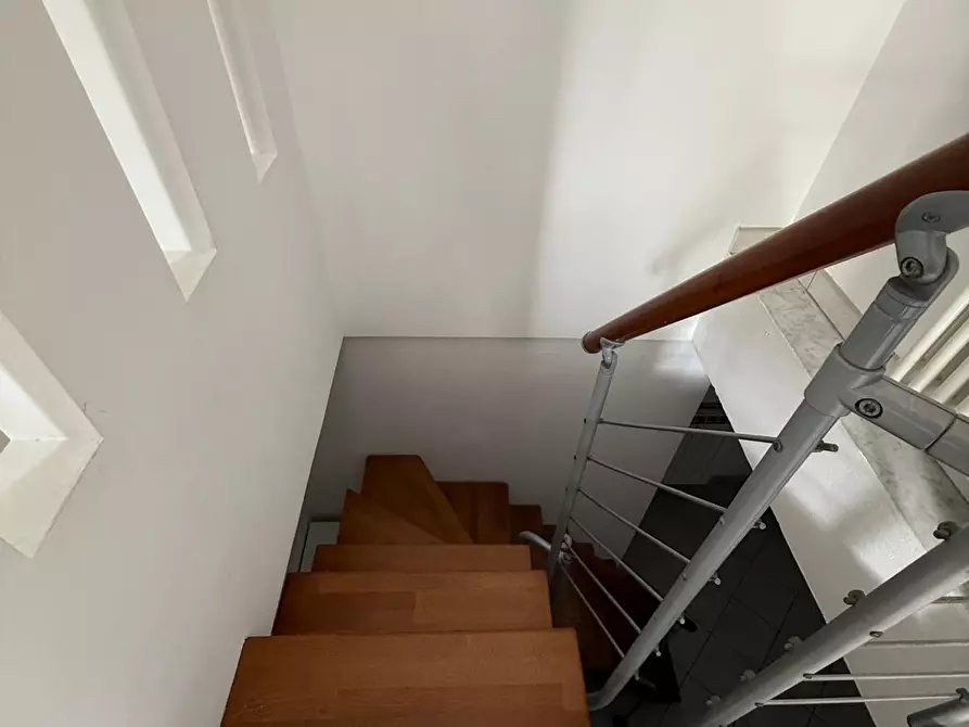 Immagine 16 di Appartamento in vendita  a Carrara