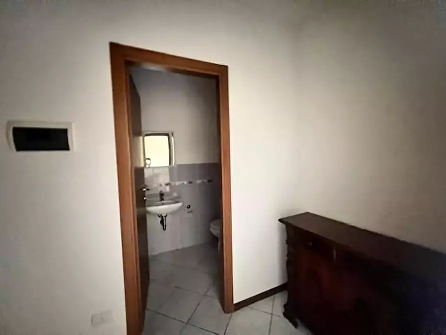 Immagine 11 di Appartamento in vendita  a Siena