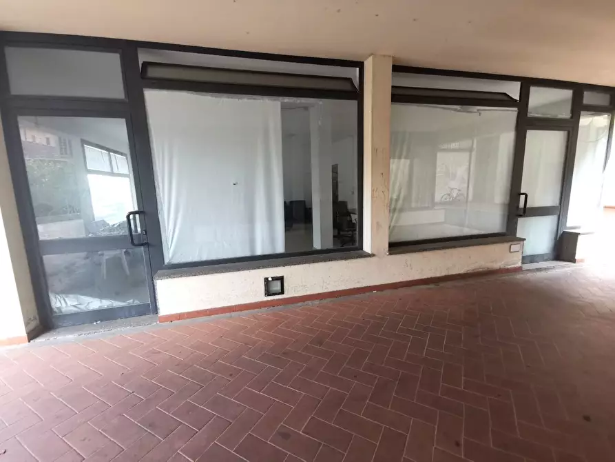Immagine 13 di Negozio in affitto  a Fucecchio