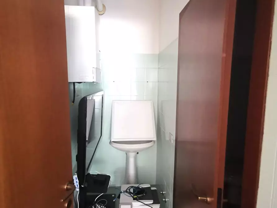 Immagine 9 di Negozio in affitto  a Fucecchio