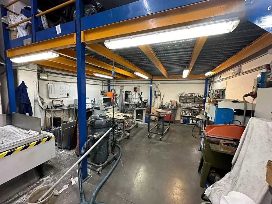 Immagine 4 di Capannone industriale in vendita  a Santa Croce Sull'arno