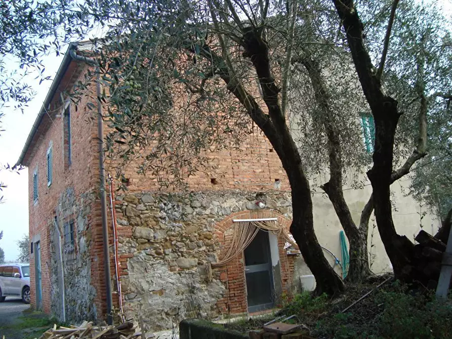 Immagine 25 di Casa colonica in vendita  a Lamporecchio