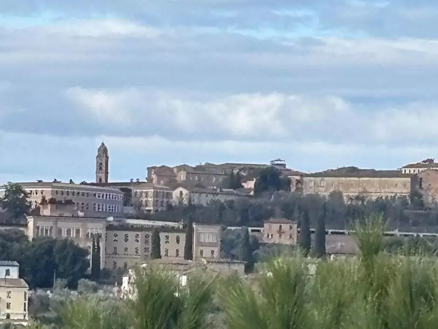 Immagine 2 di Casa bifamiliare in vendita  a Siena