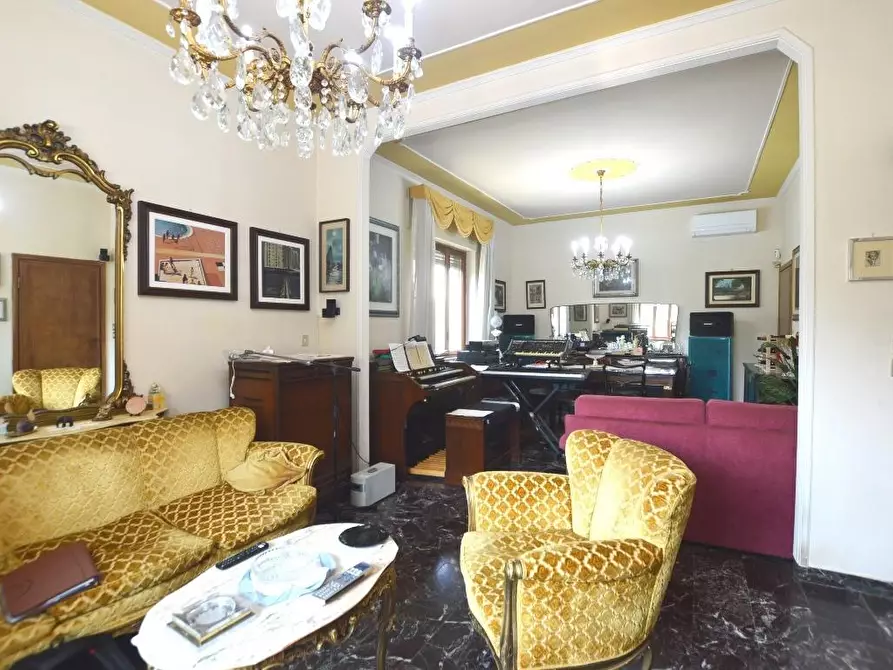 Immagine 4 di Villa in vendita  a Lucca