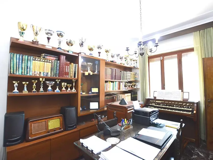 Immagine 6 di Villa in vendita  a Lucca