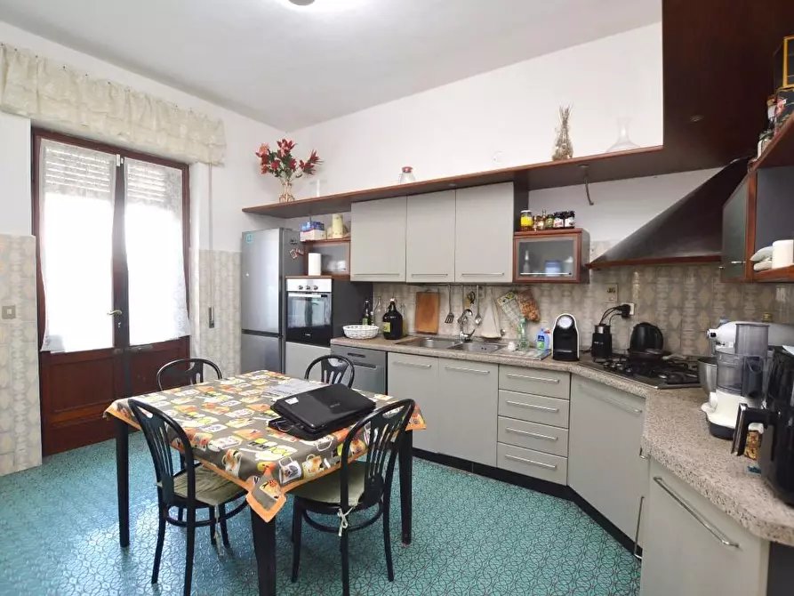 Immagine 8 di Villa in vendita  a Lucca