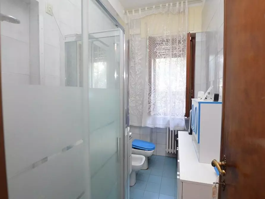 Immagine 11 di Villa in vendita  a Lucca