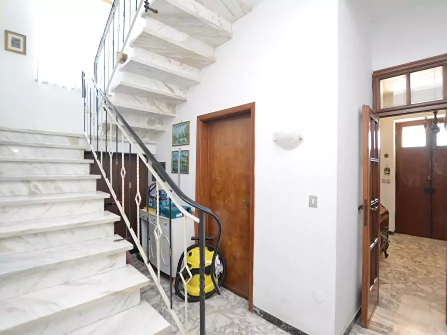 Immagine 13 di Villa in vendita  a Lucca