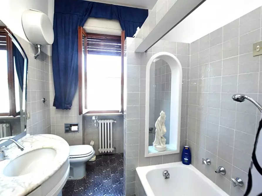 Immagine 24 di Villa in vendita  a Lucca