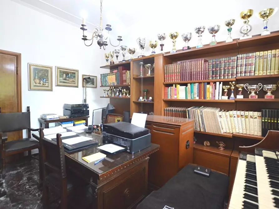 Immagine 5 di Villa in vendita  a Lucca