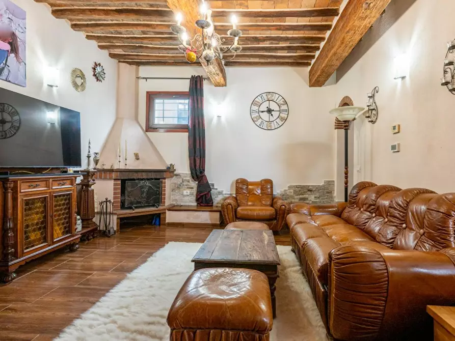 casa indipendente in vendita a Cascina in zona Marciana