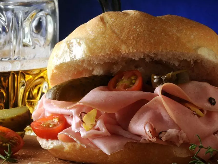 Immagine 12 di Attività commerciale in vendita  a Pisa