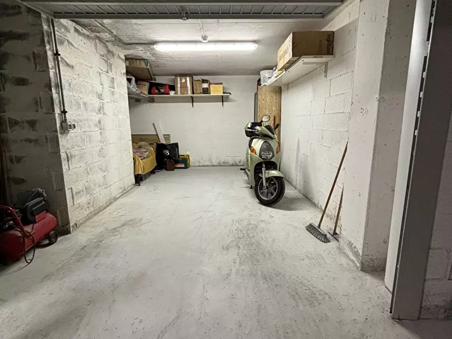 Immagine 19 di Appartamento in vendita  a Carrara