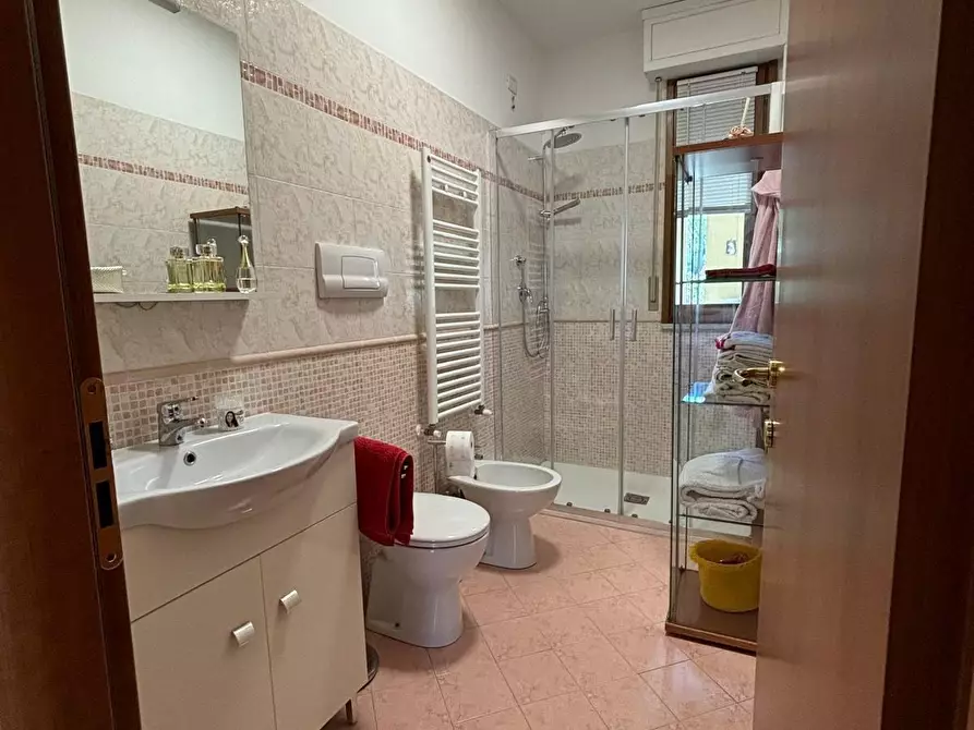 Immagine 3 di Appartamento in vendita  a Carrara