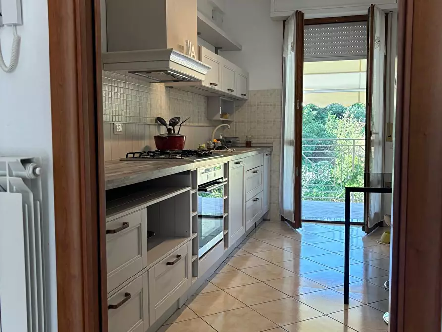 Immagine 2 di Appartamento in vendita  a Carrara