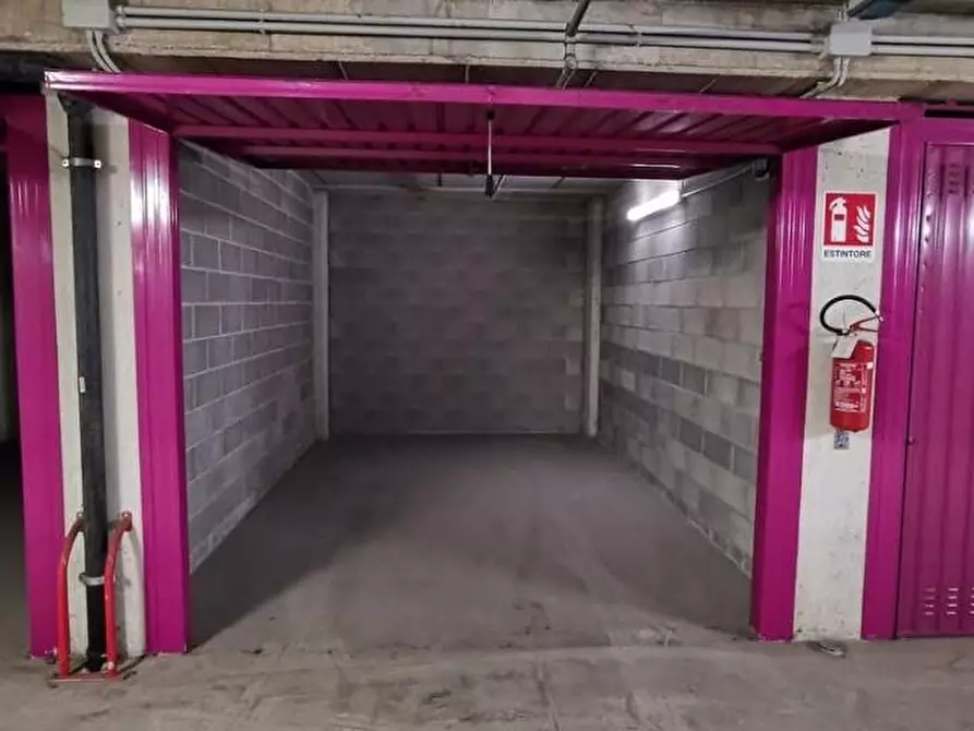 Immagine 1 di Garage in vendita  a Milano
