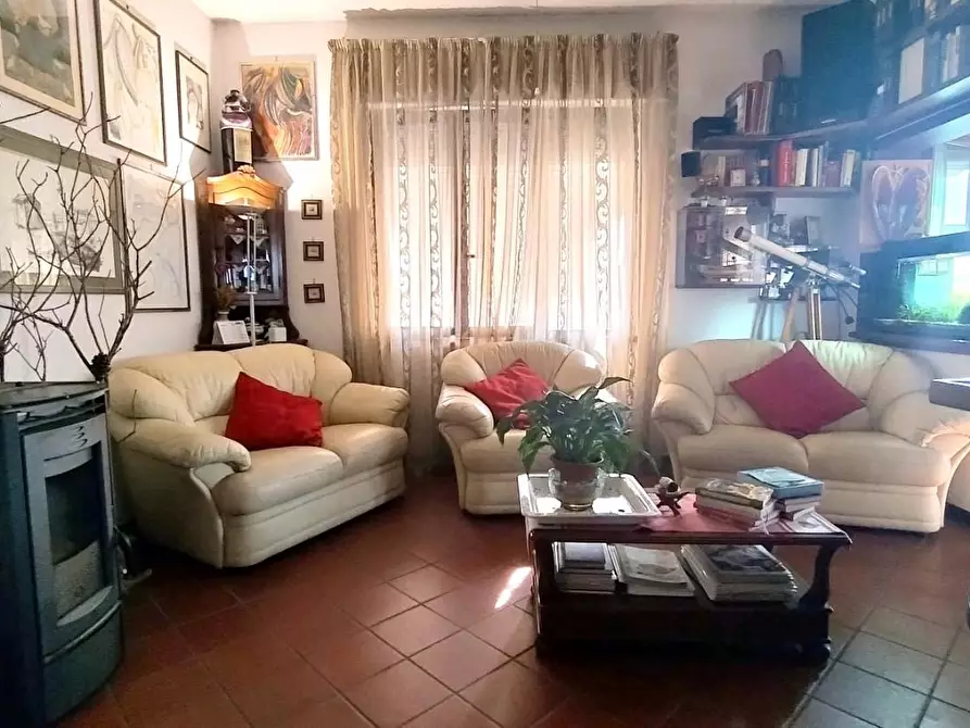 Immagine 4 di Appartamento in vendita  a Viareggio