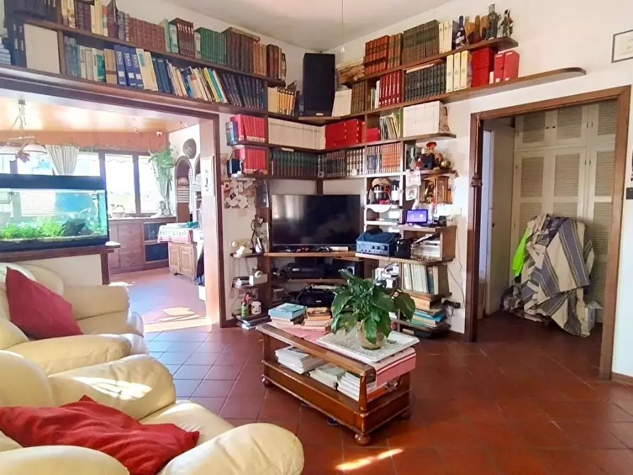 Immagine 3 di Appartamento in vendita  a Viareggio