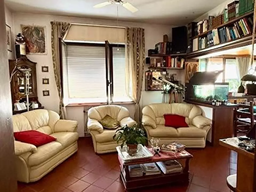 Immagine 12 di Appartamento in vendita  a Viareggio