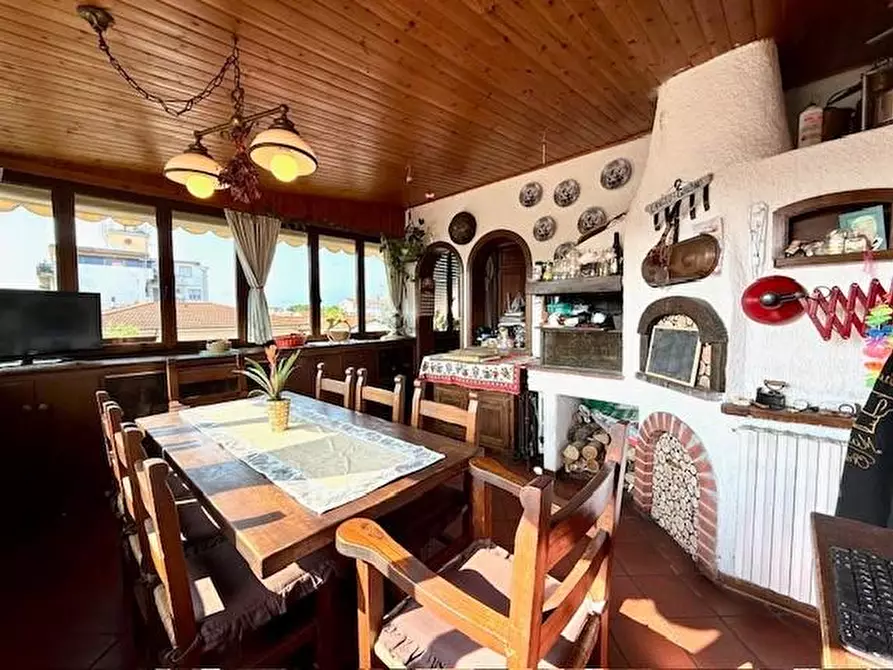 Immagine 13 di Appartamento in vendita  a Viareggio