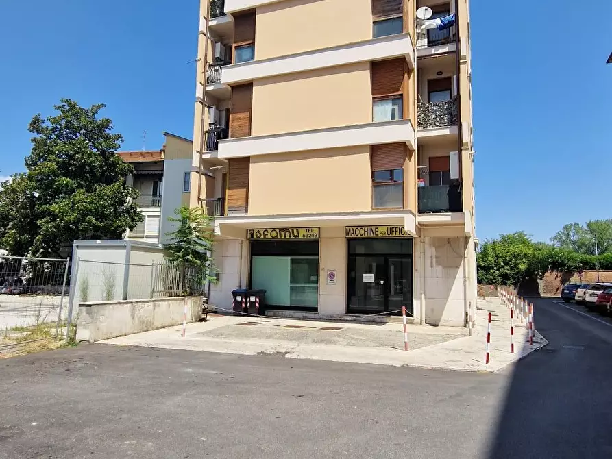 Immagine 5 di Locale commerciale in vendita  a Pontedera