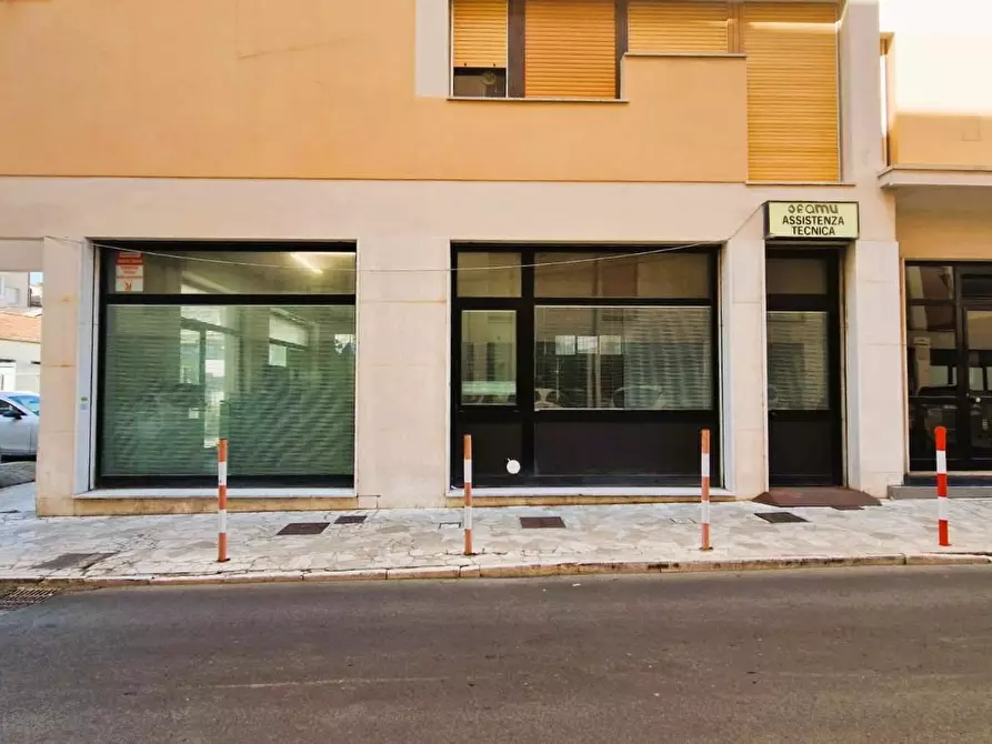 Immagine 16 di Locale commerciale in vendita  a Pontedera