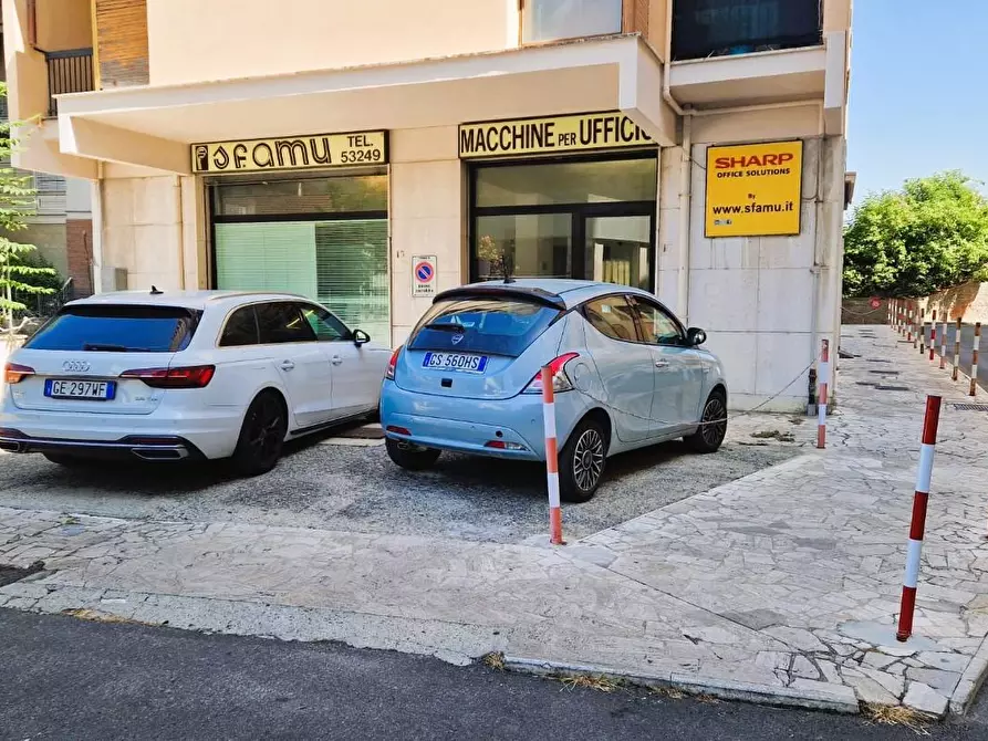 Immagine 6 di Locale commerciale in vendita  a Pontedera