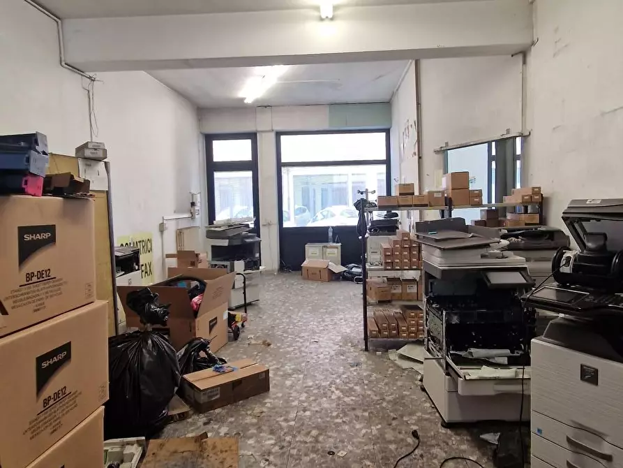 Immagine 12 di Locale commerciale in vendita  a Pontedera