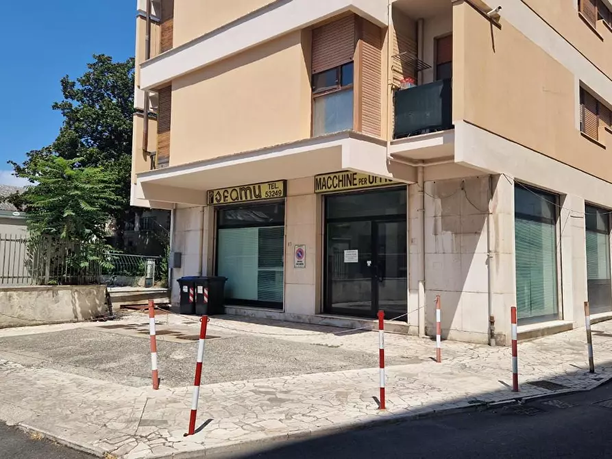 Immagine 7 di Locale commerciale in vendita  a Pontedera