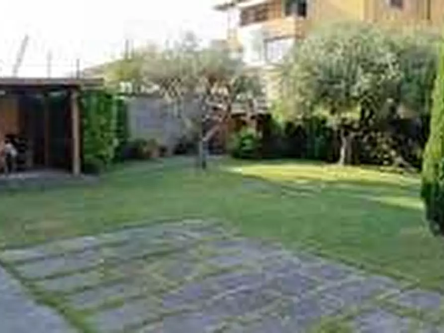 Immagine 3 di Villa in vendita  a Vecchiano