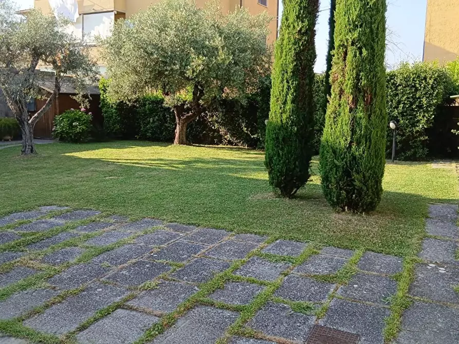 Immagine 2 di Villa in vendita  a Vecchiano
