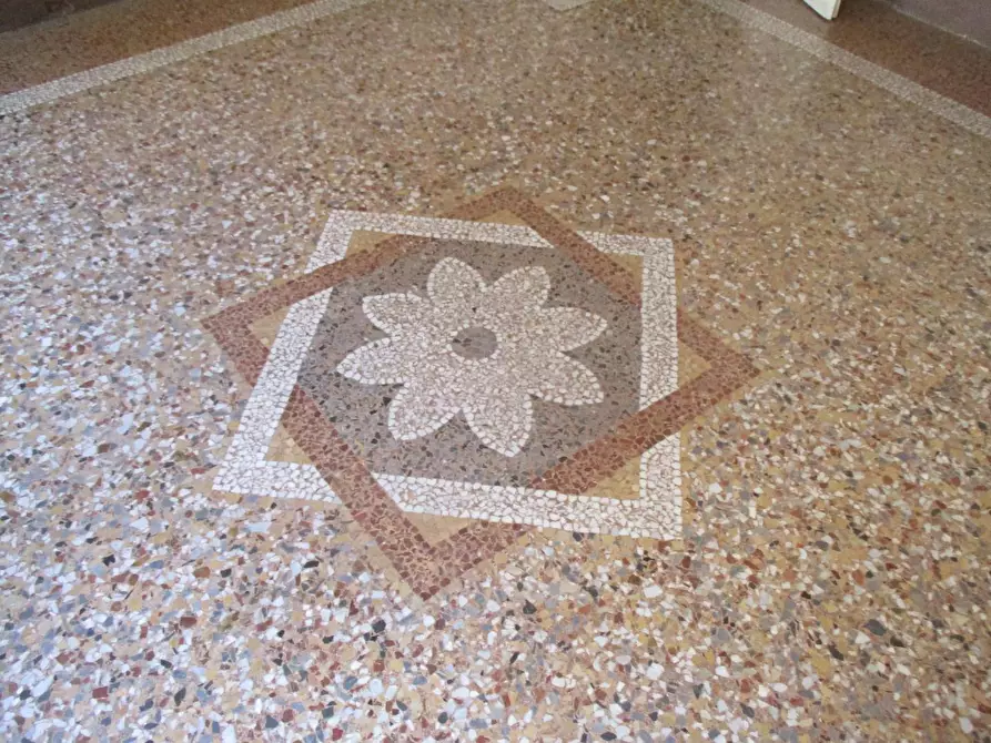 Immagine 8 di Ufficio in vendita  a Pontedera