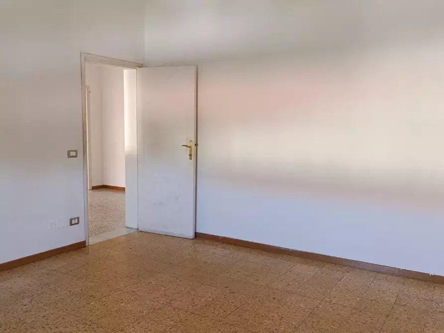 Immagine 12 di Appartamento in vendita  a Pisa