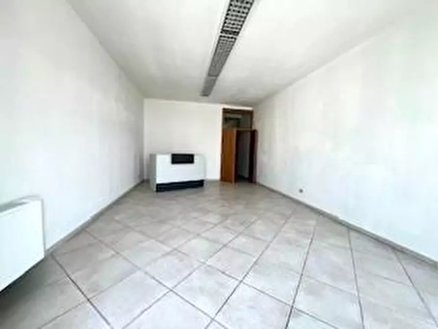locale commerciale in affitto a Pontedera