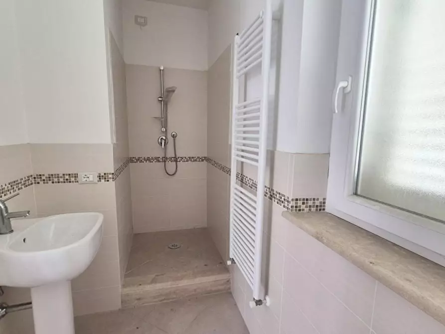 Immagine 54 di Villa in vendita  a Camaiore