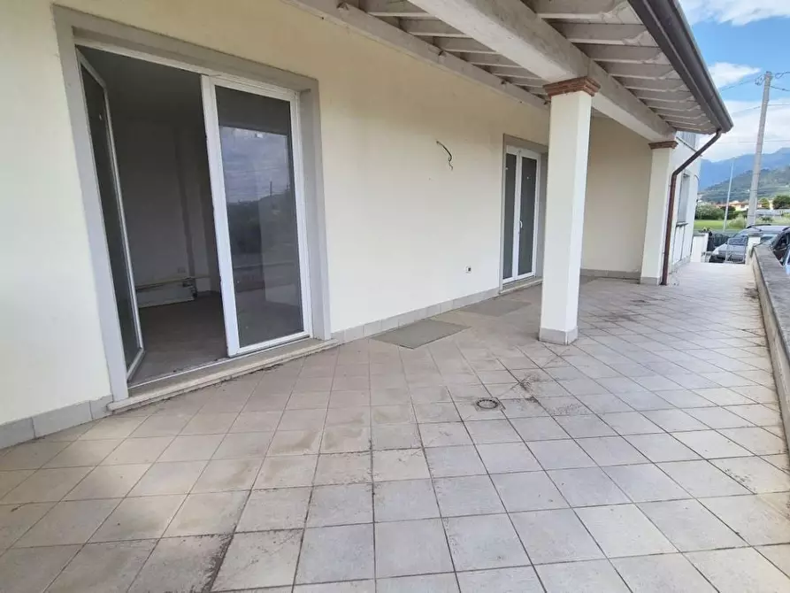 Immagine 9 di Villa in vendita  a Camaiore