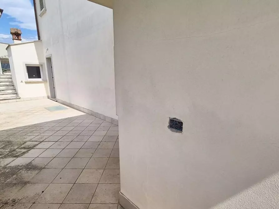 Immagine 4 di Villa in vendita  a Camaiore