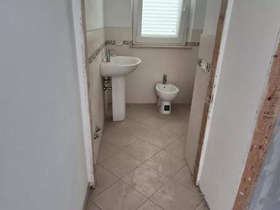 Immagine 21 di Villa in vendita  a Camaiore