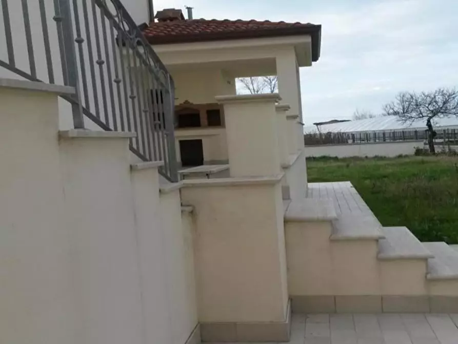 Immagine 1 di Villa in vendita  a Camaiore