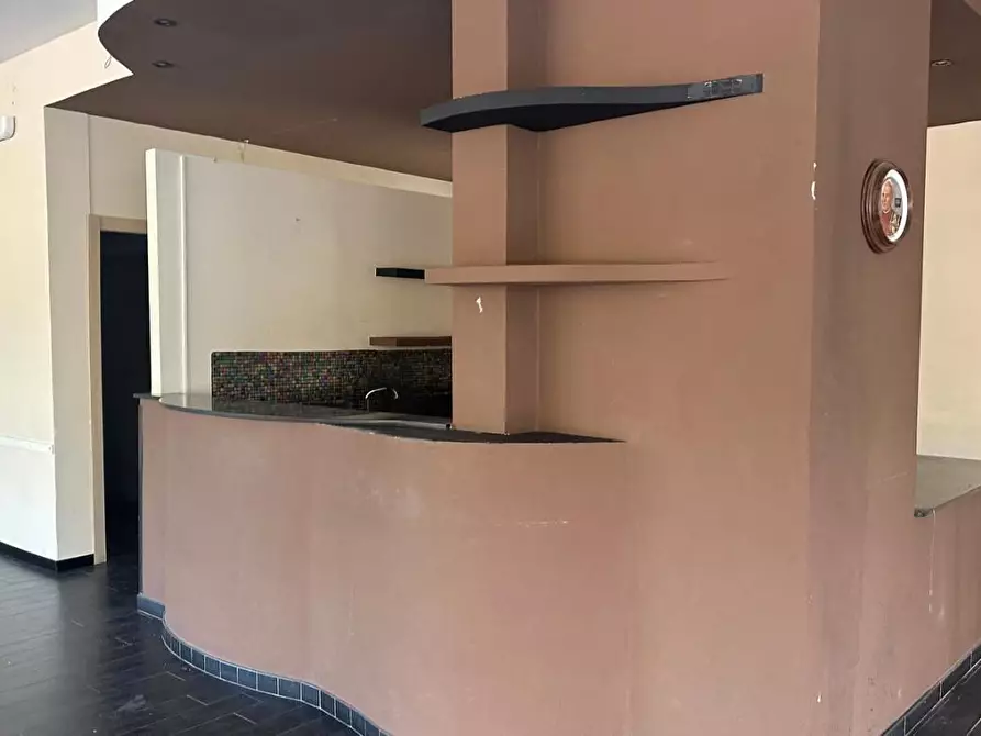 Immagine 2 di Locale commerciale in affitto  a Empoli