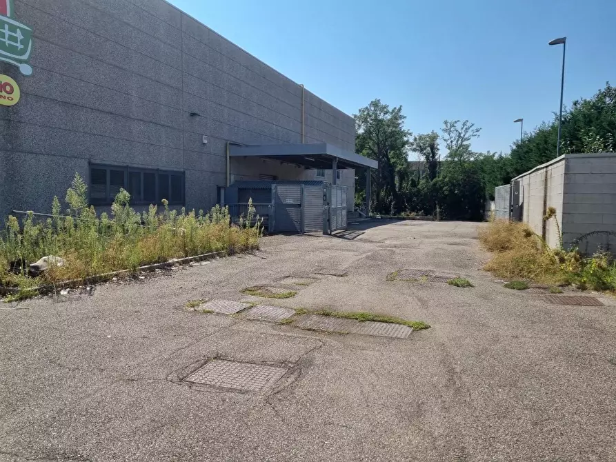 Immagine 3 di Locale commerciale in vendita  a Milano