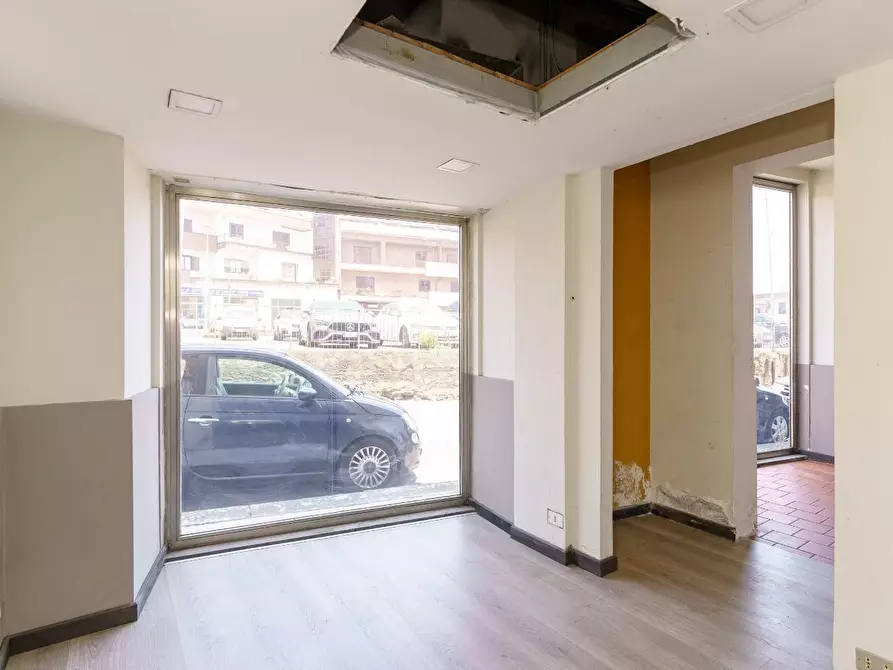 Immagine 11 di Negozio in affitto  a Zafferana Etnea