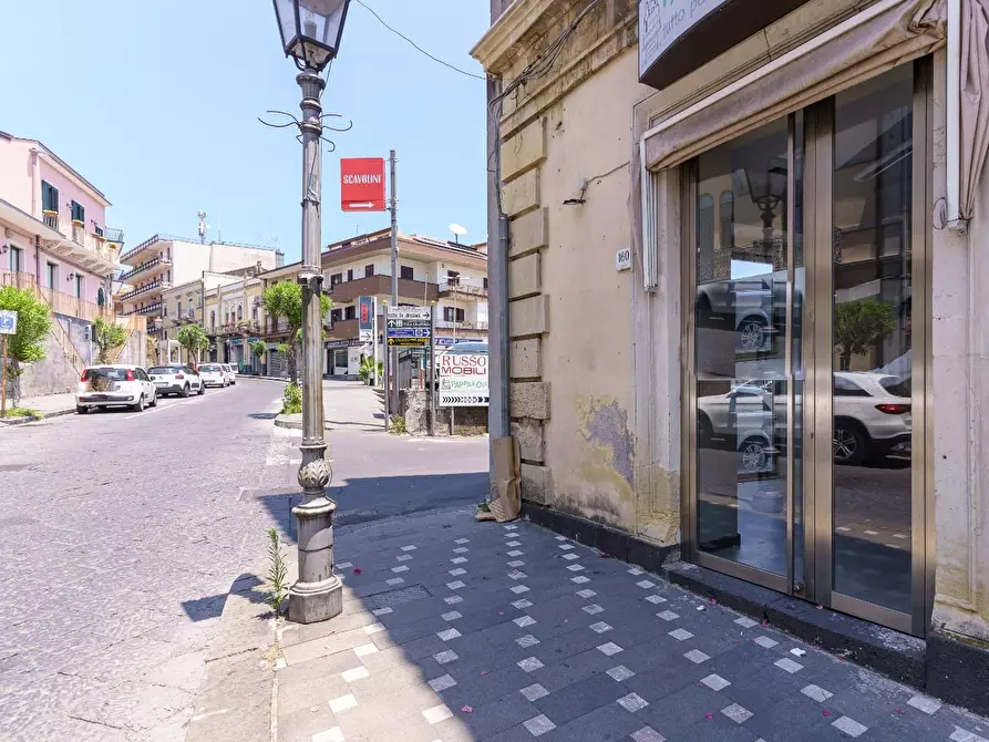 Immagine 23 di Negozio in affitto  a Zafferana Etnea