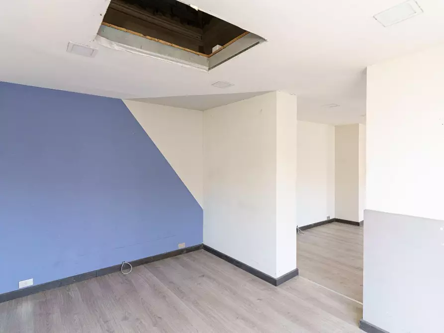 Immagine 9 di Negozio in affitto  a Zafferana Etnea